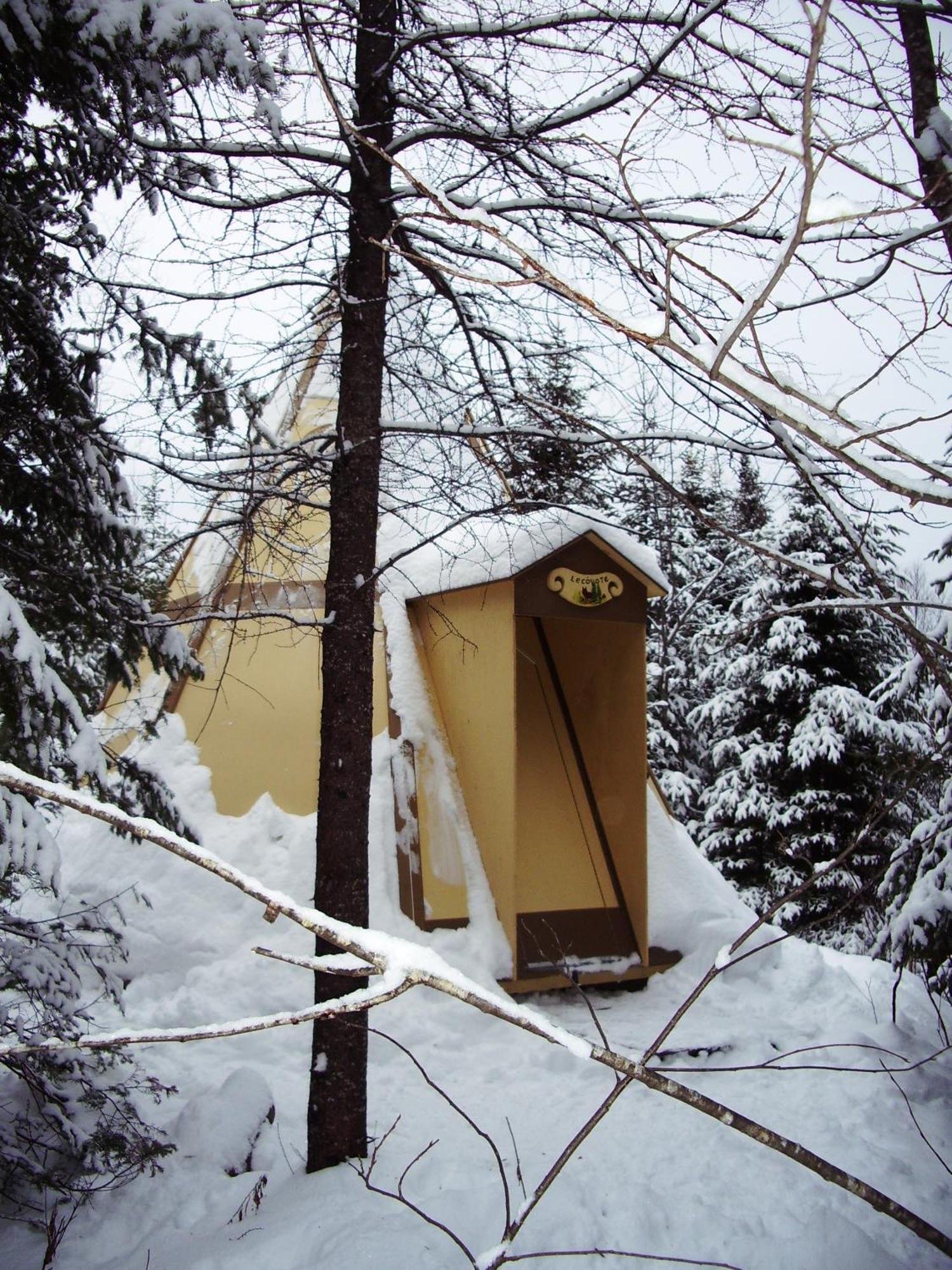 Aux Tipis De La Riviere Sauvage Villa Saint Romain Luaran gambar