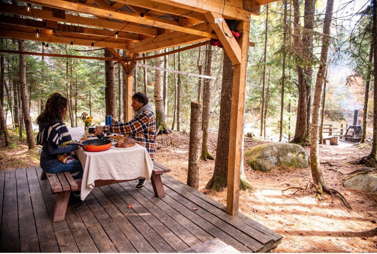 Aux Tipis De La Riviere Sauvage Villa Saint Romain Luaran gambar