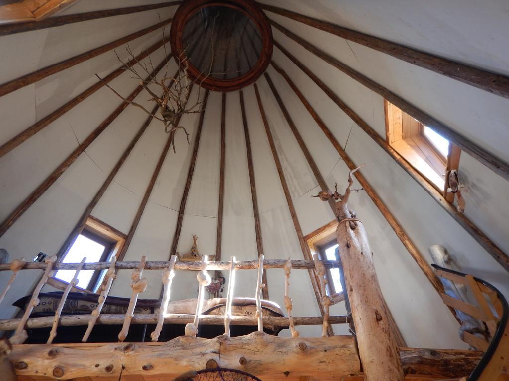 Aux Tipis De La Riviere Sauvage Villa Saint Romain Luaran gambar