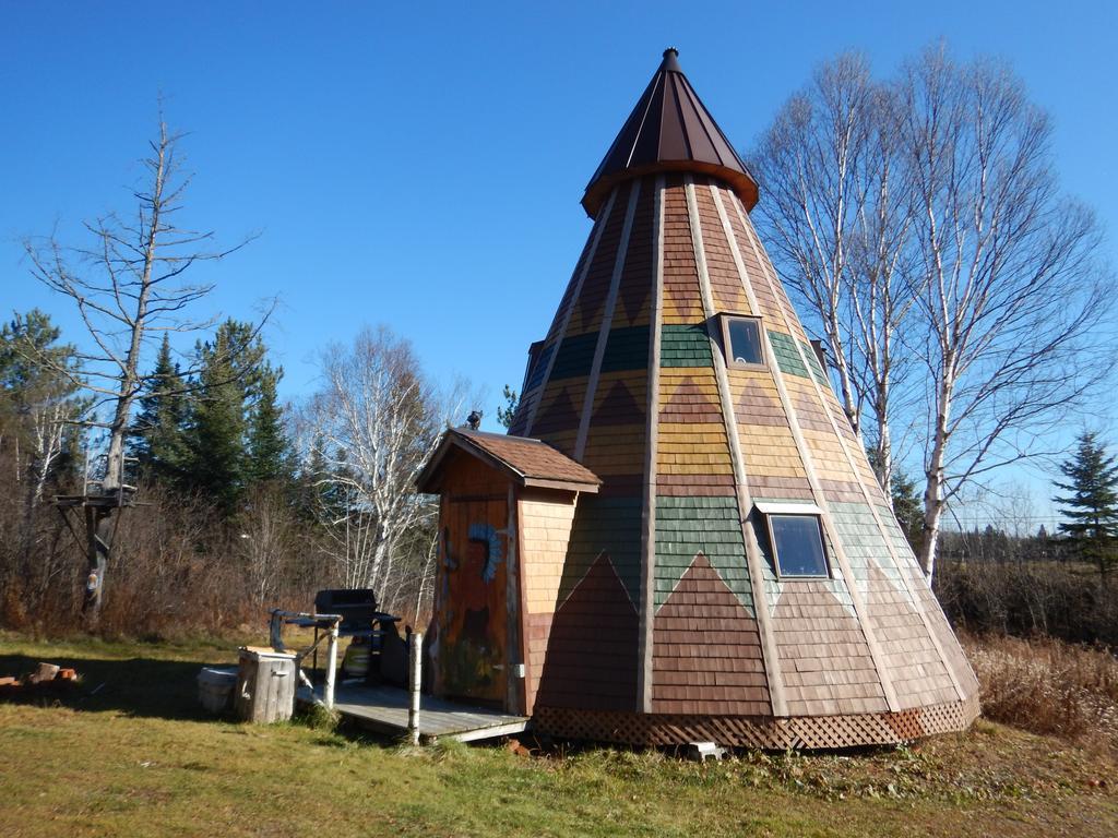 Aux Tipis De La Riviere Sauvage Villa Saint Romain Luaran gambar