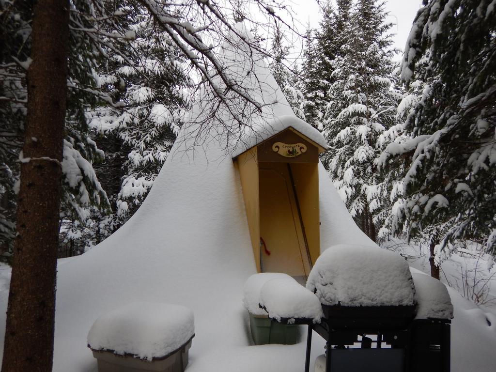 Aux Tipis De La Riviere Sauvage Villa Saint Romain Luaran gambar