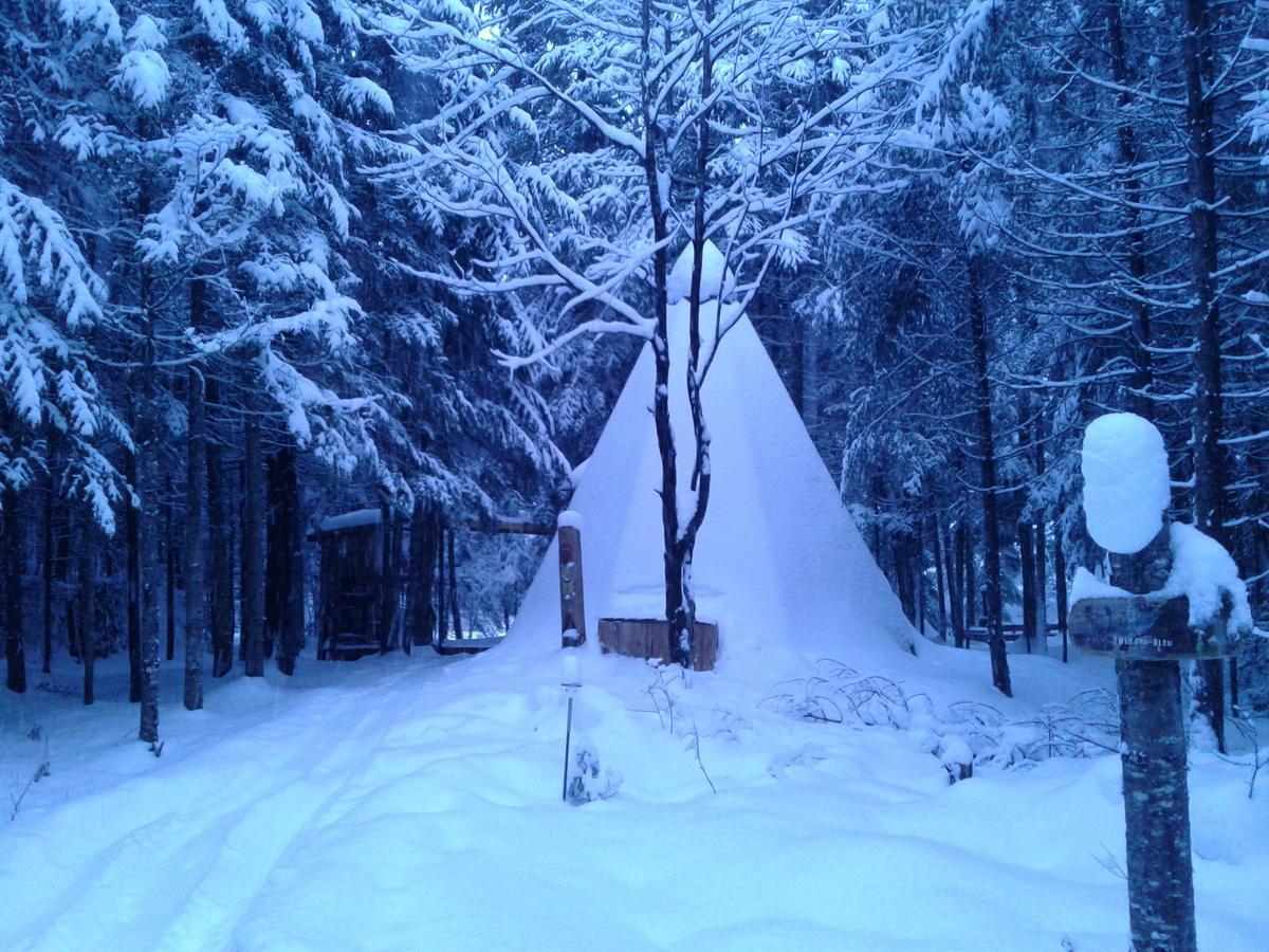 Aux Tipis De La Riviere Sauvage Villa Saint Romain Luaran gambar
