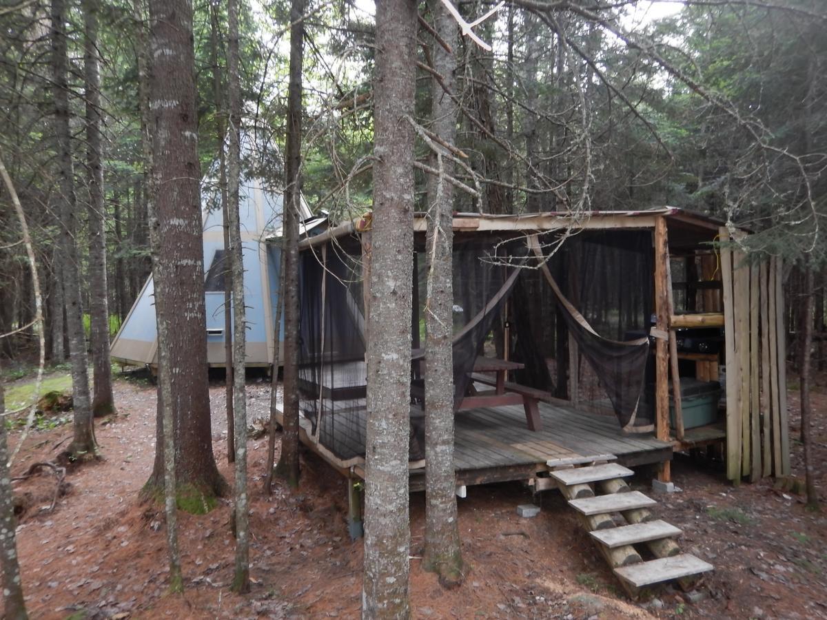 Aux Tipis De La Riviere Sauvage Villa Saint Romain Luaran gambar